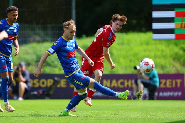 22 Leo Bera (FC Eintracht Norderstedt), 24 Mats Kaiser (SV Atlas Delmenhorst) Fußball I Herren I Regionalliga Nord I Saison 2026-2027 I 1. Spieltag I FC Eintracht Norderstedt - SV Atlas Delmenhorst I 02.08.2026 I Edmund-Plambeck-Stadion