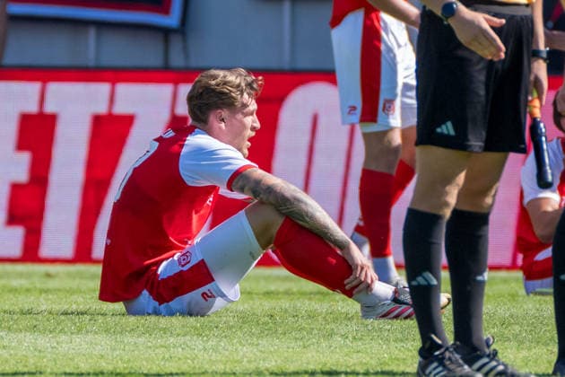 Niclas Stierlin (HFC, 13) am Boden nach dem Schlusspfiff, Hallescher FC vs. FC Rot-Weiss Erfurt, Fussball, Regionalliga Nordost, 2. Spieltag, Saison 2026 27, 02.08.2026 Halle Leuna Chemie Stadion ST Deutschland