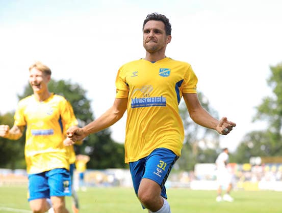 Foto : Mirco Boland (Todesfelde) feiert seinen Treffer zum 5-4 Fussball Regionalliga Nord , 1. Spieltag am So. 02.08.2026 SV Todesfelde - FC St. Pauli II