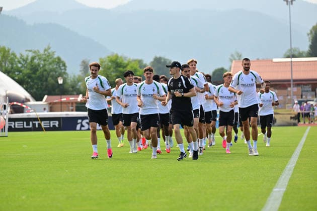 02.08.2026; Rottach-Egern; Fussball, Herren, Saison 2026 2027, Trainingslager Borussia Moenchengladbach Lockerer Aufgalopp zu Trainingsbeginn DFL regulations prohibit any use of photographs as image sequences and or quasi-video. Stadion Am Birkenmoos Bayern Deutschland