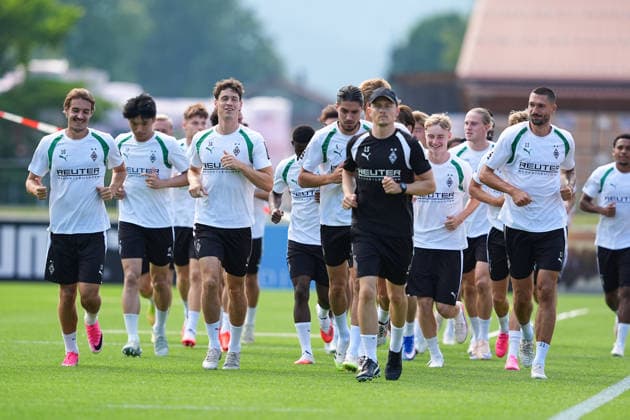 02.08.2026, xydrx, Fußball, Trainingslager, Borussia Mönchengladbach, Saison 2026 2027, Stadion am Birkenmoos: Die Spieler von Borussia Moenchengladbach laufen sich warm DFB regulations prohibit any use of photographs as image sequences and or quasi-video. Copyright: HMBxMedia YannisxDreimann