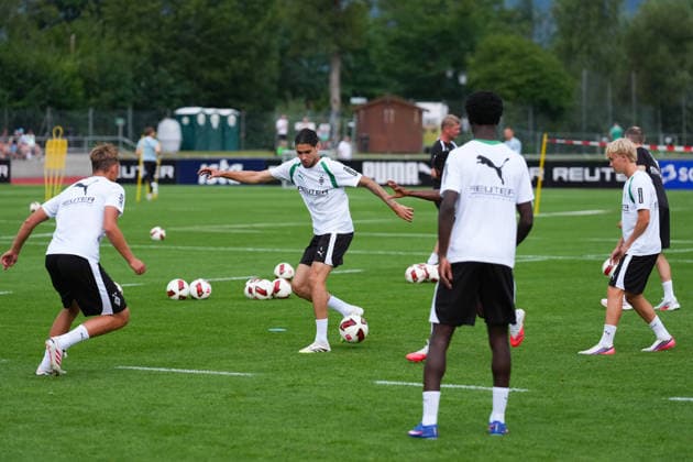 02.08.2026, xydrx, Fußball, Trainingslager, Borussia Mönchengladbach, Saison 2026 2027, Stadion am Birkenmoos: Impression einer Übung im Trainingslager, zusehen ist Kevin Diks (Borussia Moenchengladbach, 4) am Ball DFB regulations prohibit any use of photographs as image sequences and or quasi-video. Copyright: HMBxMedia YannisxDreimann