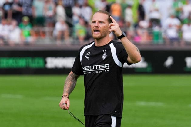 02.08.2026, xydrx, Fußball, Trainingslager, Borussia Mönchengladbach, Saison 2026 2027, Stadion am Birkenmoos: Eugen Polanski (Cheftrainer Borussia Moenchengladbach) gestikulierend DFB regulations prohibit any use of photographs as image sequences and or quasi-video. Copyright: HMBxMedia YannisxDreimann