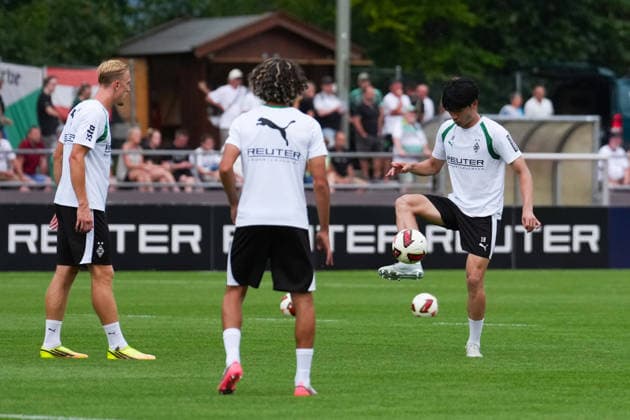 02.08.2026, xydrx, Fußball, Trainingslager, Borussia Mönchengladbach, Saison 2026 2027, Stadion am Birkenmoos: Isac Lidberg (Borussia Moenchengladbach, 3) Shuto Machino (Borussia Moenchengladbach, 18) DFB regulations prohibit any use of photographs as image sequences and or quasi-video. Copyright: HMBxMedia YannisxDreimann