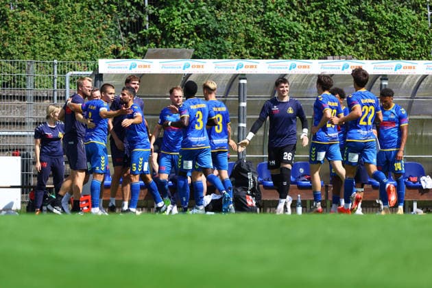6 Yegor Melenivskyi (SV Atlas Delmenhorst) bejubelt mit seinen Teamkollegen seinen Treffer zum 1:1. Fußball I Herren I Regionalliga Nord I Saison 2026-2027 I 1. Spieltag I FC Eintracht Norderstedt - SV Atlas Delmenhorst I 02.08.2026 I Edmund-Plambeck-Stadion