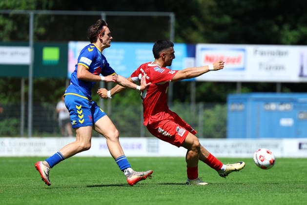 30 Milad Nejad (FC Eintracht Norderstedt), 20 Lucas Bauer (SV Atlas Delmenhorst) Fußball I Herren I Regionalliga Nord I Saison 2026-2027 I 1. Spieltag I FC Eintracht Norderstedt - SV Atlas Delmenhorst I 02.08.2026 I Edmund-Plambeck-Stadion
