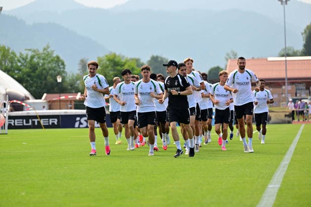 02.08.2026; Rottach-Egern; Fussball, Herren, Saison 2026 2027, Trainingslager Borussia Moenchengladbach Lockeres Einlaufen zu Trainingsbeginn DFL regulations prohibit any use of photographs as image sequences and or quasi-video. Stadion Am Birkenmoos Bayern Deutschland