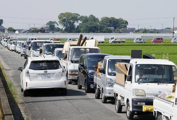 Aftermath of strong earthquake in Kumamoto A street in Hikawa, Kumamoto Prefecture, southwestern Japan, is congested with vehicles carrying waste and rubble on Aug. 3, 2026, after a powerful earthquake struck the region on July 28.  A14AA0005624983P