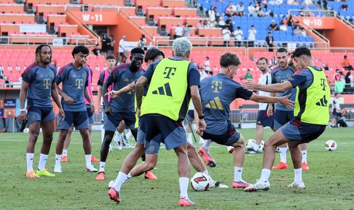 SKO, Luis Diaz (FC Bayern Muenchen 14) und Tom Bischof ( Bayern Muenchen 20), Oeffentliches Training FC Bayern Muenchen vor dem Testspiel bei Jeju SK, Saison 2026-27, 03.08.2026 Bayern Muenchen Suedkorea Copyright: xEibner-Pressefotox EP_JNL