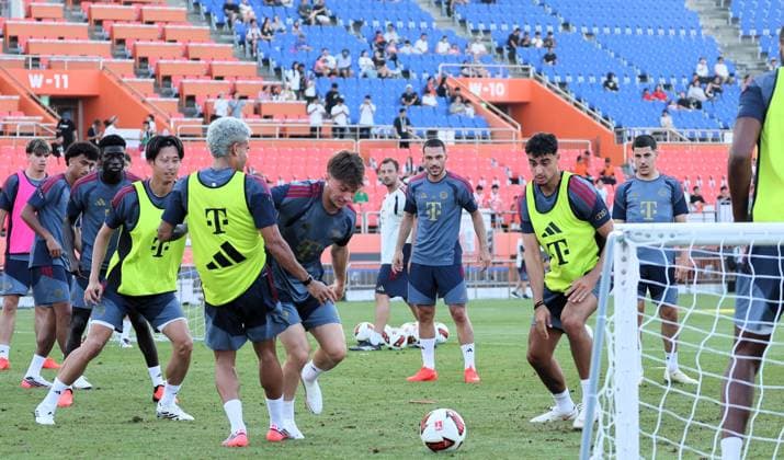 SKO, Luis Diaz (FC Bayern Muenchen 14) und Tom Bischof ( Bayern Muenchen 20), Oeffentliches Training FC Bayern Muenchen vor dem Testspiel bei Jeju SK, Saison 2026-27, 03.08.2026 Bayern Muenchen Suedkorea Copyright: xEibner-Pressefotox EP_JNL
