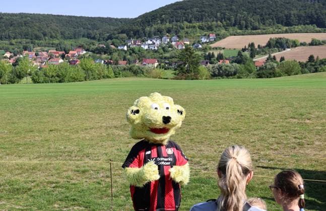 GER, Trainingslager Bayer 04 Leverkusen - Blankenhain 03.08.2026, Blankenhain, GER, Saison 2026 2027, 1.Bundesliga, Bayer 04 Leverkusen - Trainingslager im Bild das Maskottchen der Werkself in landschaftlicher Umgebung DFL regulations prohibit any use of photographs as image sequences and or quasi-video