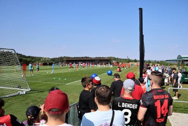 GER, Trainingslager Bayer 04 Leverkusen - Blankenhain 03.08.2026, Blankenhain, GER, Saison 2026 2027, 1.Bundesliga, Bayer 04 Leverkusen - Trainingslager im Bild viele Fans sind zum oeffentlichen Training gekommen DFL regulations prohibit any use of photographs as image sequences and or quasi-video