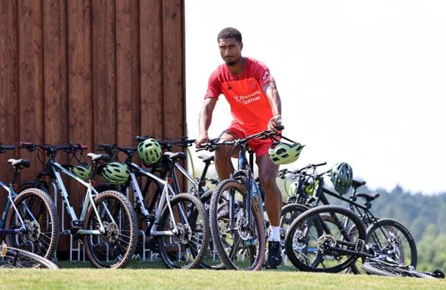 GER, Trainingslager Bayer 04 Leverkusen - Blankenhain 03.08.2026, Blankenhain, GER, Saison 2026 2027, 1.Bundesliga, Bayer 04 Leverkusen - Trainingslager im Bild Loic Bade mit dem Fahrrad DFL regulations prohibit any use of photographs as image sequences and or quasi-video