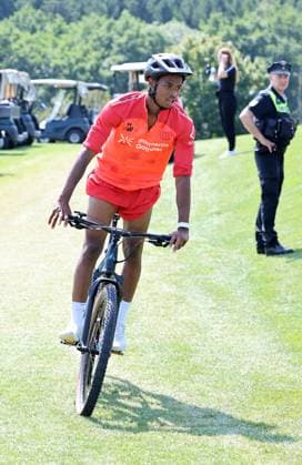 GER, Trainingslager Bayer 04 Leverkusen - Blankenhain 03.08.2026, Blankenhain, GER, Saison 2026 2027, 1.Bundesliga, Bayer 04 Leverkusen - Trainingslager im Bild Jeanuel Belocian mit dem Fahrrad DFL regulations prohibit any use of photographs as image sequences and or quasi-video
