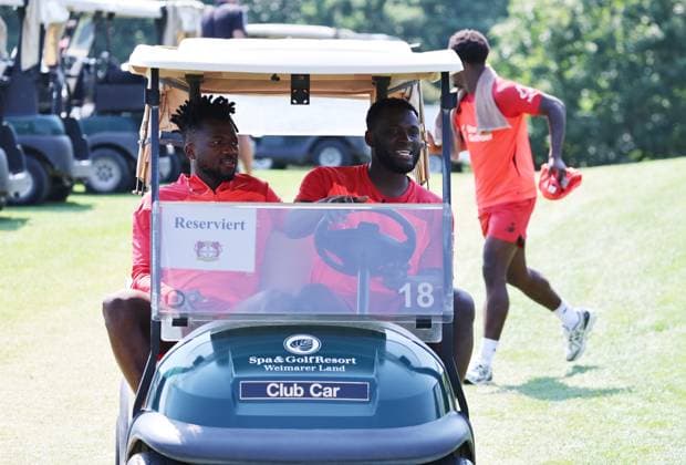 GER, Trainingslager Bayer 04 Leverkusen - Blankenhain 03.08.2026, Blankenhain, GER, Saison 2026 2027, 1.Bundesliga, Bayer 04 Leverkusen - Trainingslager im Bild Edmond Tapsoba und Victor Boniface mit dem Golf-Caddy DFL regulations prohibit any use of photographs as image sequences and or quasi-video
