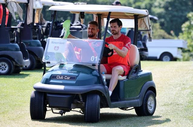 GER, Trainingslager Bayer 04 Leverkusen - Blankenhain 03.08.2026, Blankenhain, GER, Saison 2026 2027, 1.Bundesliga, Bayer 04 Leverkusen - Trainingslager im Bild Robert Andrich und Jonas Hofmann mit dem Golf-Caddy DFL regulations prohibit any use of photographs as image sequences and or quasi-video