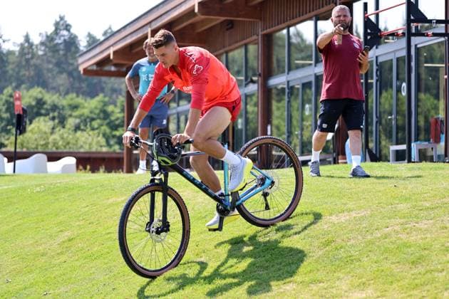 GER, Trainingslager Bayer 04 Leverkusen - Blankenhain 03.08.2026, Blankenhain, GER, Saison 2026 2027, 1.Bundesliga, Bayer 04 Leverkusen - Trainingslager im Bild Patrik Schick mit dem Fahrrad DFL regulations prohibit any use of photographs as image sequences and or quasi-video
