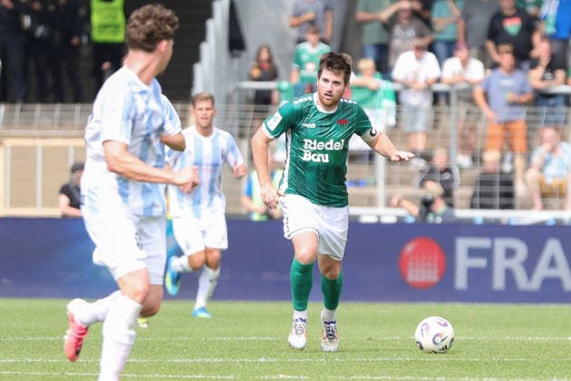 01.08.2026, Herren, Fussball, Saison 2026 2027, Regionalliga Bayern, 2. Spieltag: 1. FC Schweinfurt 1905 - TSV 1860 München Kevin Fery (FC Schweinfurt 05, 15) mit Ball Schweinfurt Riedel-Bau-Arena im Sachs-Stadio Bayern Unterfranken Deutschland