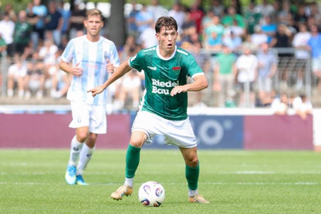 01.08.2026, Herren, Fussball, Saison 2026 2027, Regionalliga Bayern, 2. Spieltag: 1. FC Schweinfurt 1905 - TSV 1860 München Lukas Mrozek (FC Schweinfurt 05, 06) mit Ball Schweinfurt Riedel-Bau-Arena im Sachs-Stadio Bayern Unterfranken Deutschland