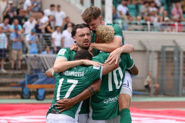 01.08.2026, Herren, Fussball, Saison 2026 2027, Regionalliga Bayern, 2. Spieltag: 1. FC Schweinfurt 1905 - TSV 1860 München Schweinfurt feiert das 2:1 durch Mike Dellinger (FC Schweinfurt 05, 10) Schweinfurt Riedel-Bau-Arena im Sachs-Stadio Bayern Unterfranken Deutschland