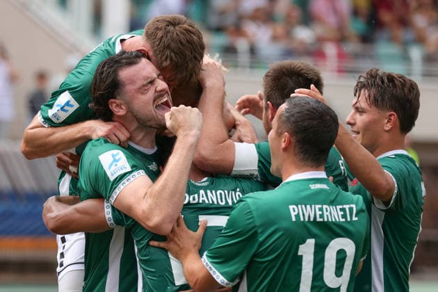 01.08.2026, Herren, Fussball, Saison 2026 2027, Regionalliga Bayern, 2. Spieltag: 1. FC Schweinfurt 1905 - TSV 1860 München Schweinfurt feiert das 2:1 durch Mike Dellinger (FC Schweinfurt 05, 10) Schweinfurt Riedel-Bau-Arena im Sachs-Stadio Bayern Unterfranken Deutschland