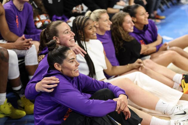 CHICAGO, USA - August 3: Kelsey Plum (0 Phoenix Mercury) poses with teammates before the WNBA, Basketball Damen, USA game between the Chicago Sky and Phoenix Mercury at Wintrust Arena on Monday, August 3 in Chicago, USA Copyright: xShainaxBenhiyoun SPPx Sportspressphoto_SPR200277