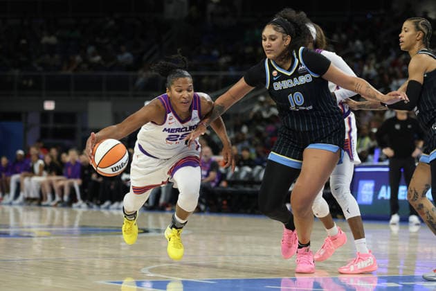 CHICAGO, USA - August 3: Alyssa Thomas (25 Phoenix Mercury) drives to the basket during the WNBA, Basketball Damen, USA game between the Chicago Sky and Phoenix Mercury at Wintrust Arena on Monday, August 3 in Chicago, USA Copyright: xShainaxBenhiyoun SPPx Sportspressphoto_SPR200301