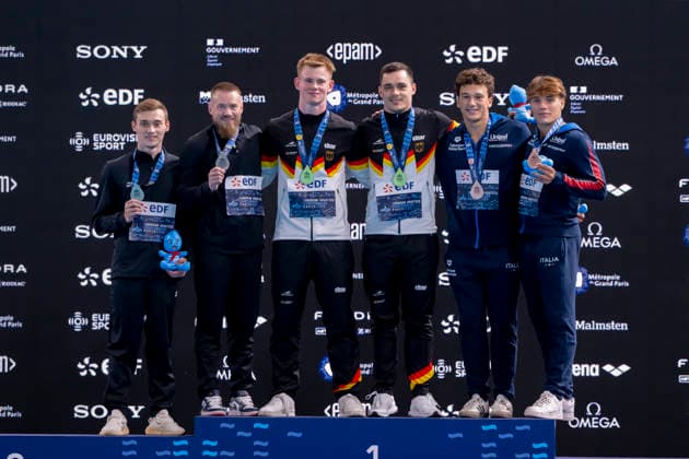 France, Paris, Centre Aquatique Olympique Metropole du Grand Paris, 03.08.2026, European Aquatics Championships Artistic Swimming, Day 4, Men™s 3m Springboard Synchro Final, Medal Ceremony Men™s 3m Springboard Synchro Final, Evgenii Kuznetsov and Nikita Shleikher of Neutral Athletes B (Russia), Lou Noel Guy Massenberg and Jonathan Giesbert Schauer of Germany, Stefano Belotti and Metteo Santoro of Italy, Photo by Eibner Pressefoto Tino Henschel European Aquatics Championships Artistic Swimming, Day 4, Men™s 3m Springboard Synchro Final Paris Copyright: xEibnerxPressefotox