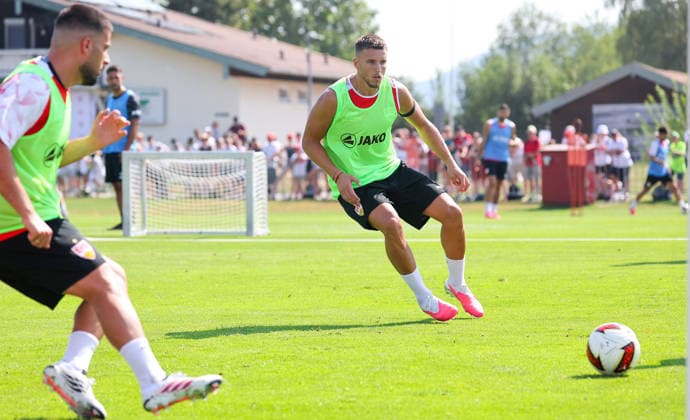 04.08.2026, Deutschland, Grassau, Fußball Bundesliga, Saison 2026 2027, Trainingslager VfB Stuttgart, v.l. Deniz Undav, Ermedin Demirovic