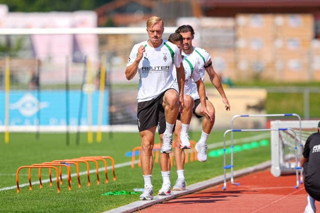 04.08.2026, xydrx, Fußball, Trainingslager, Borussia Mönchengladbach, Saison 2026 2027, Stadion am Birkenmoos: Isac Lidberg (Borussia Moenchengladbach, 3) Enzo Leopold (Borussia Moenchengladbach, 8) Joe Scally (Borussia Moenchengladbach, 29) DFB regulations prohibit any use of photographs as image sequences and or quasi-video. Copyright: HMBxMedia YannisxDreimann