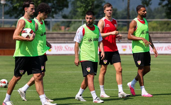 04.08.2026, Deutschland, Grassau, Fußball Bundesliga, Saison 2026 2027, Trainingslager VfB Stuttgart, v.l. Atakan Karazor, Ameen Al-Dakhil, Deniz Undav, Ramon Hendriks, Josha Vagnoman