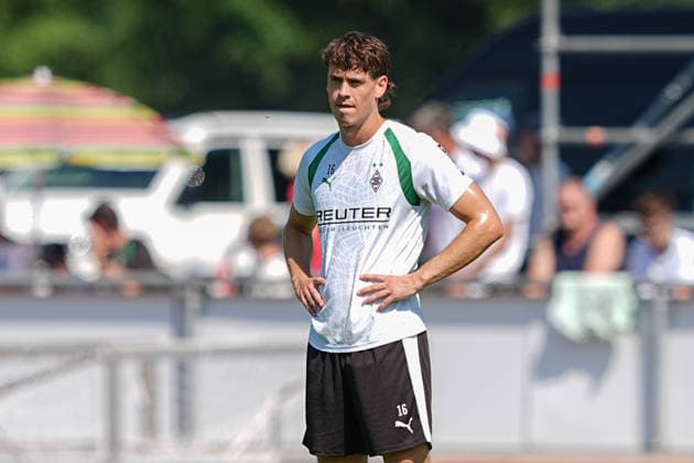 04.08.2026, xydrx, Fußball, Trainingslager, Borussia Mönchengladbach, Saison 2026 2027, Stadion am Birkenmoos: Philipp Sander (Borussia Moenchengladbach, 16) DFB regulations prohibit any use of photographs as image sequences and or quasi-video. Copyright: HMBxMedia YannisxDreimann