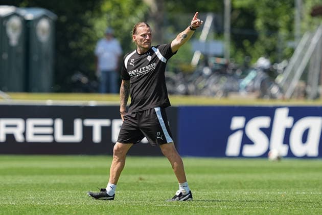 04.08.2026, xydrx, Fußball, Trainingslager, Borussia Mönchengladbach, Saison 2026 2027, Stadion am Birkenmoos: Eugen Polanski (Cheftrainer Borussia Moenchengladbach) gestikulierend DFB regulations prohibit any use of photographs as image sequences and or quasi-video. Copyright: HMBxMedia YannisxDreimann