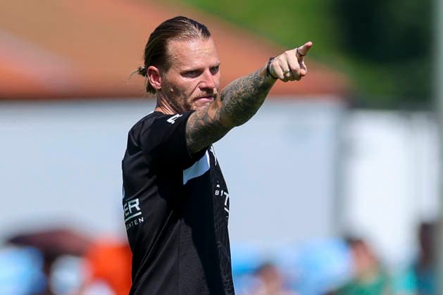 Trainer Eugen Polanski (Borussia Moenchengladbach) gestikuliert waehrend des Trainingslagers von Borussia Moenchengladbach, Stadion Birkenmoos am 04. August 2026 in Rottach-Egern, Deutschland. (Foto von Marco Steinbrenner DeFodi Images) +++ Trainer Eugen Polanski (Borussia Moenchengladbach) gestures during the Borussia Moenchengladbach Training camp at Stadion Birkenmoos on August 4, 2026 in Rottach-Egern, Germany. (Photo by Marco Steinbrenner DeFodi Images) (Photo by Marco Steinbrenner DeFodi Images) -