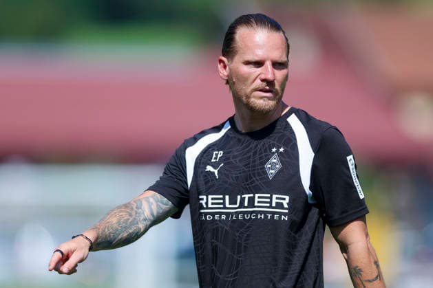 Trainer Eugen Polanski (Borussia Moenchengladbach) gestikuliert waehrend des Trainingslagers von Borussia Moenchengladbach, Stadion Birkenmoos am 04. August 2026 in Rottach-Egern, Deutschland. (Foto von Marco Steinbrenner DeFodi Images) +++ Trainer Eugen Polanski (Borussia Moenchengladbach) gestures during the Borussia Moenchengladbach Training camp at Stadion Birkenmoos on August 4, 2026 in Rottach-Egern, Germany. (Photo by Marco Steinbrenner DeFodi Images) (Photo by Marco Steinbrenner DeFodi Images) -