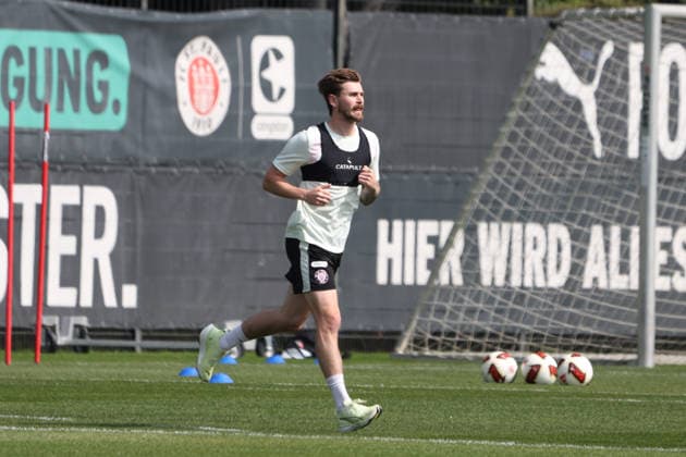 Fussball I Herren I Sasion 2026 2027 I 1 2.Bundesliga I FC St.Pauli I Training I 04.08.2026 Connor Metcalfe (24, FC St. Pauli) beim Lauftraining Hamburg Trainingsgelände Kollaustraße Hamburg Deutschland Copyright: xLobeca RalfxHomburgx