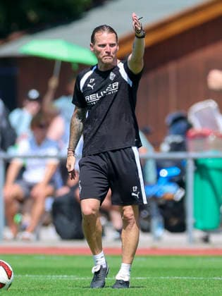 Trainer Eugen Polanski (Borussia Moenchengladbach) gestikuliert waehrend des Trainingslagers von Borussia Moenchengladbach, Stadion Birkenmoos am 04. August 2026 in Rottach-Egern, Deutschland. (Foto von Marco Steinbrenner DeFodi Images) +++ Trainer Eugen Polanski (Borussia Moenchengladbach) gestures during the Borussia Moenchengladbach Training camp at Stadion Birkenmoos on August 4, 2026 in Rottach-Egern, Germany. (Photo by Marco Steinbrenner DeFodi Images) (Photo by Marco Steinbrenner DeFodi Images) -