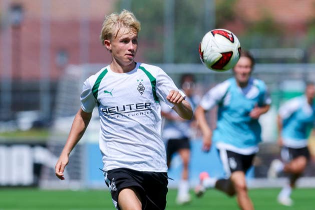 Fritz Fleck (Borussia Moenchengladbach) kontrolliert den Ball waehrend des Trainingslagers von Borussia Moenchengladbach, Stadion Birkenmoos am 04. August 2026 in Rottach-Egern, Deutschland. (Foto von Marco Steinbrenner DeFodi Images) +++ Fritz Fleck (Borussia Moenchengladbach) controls the ball during the Borussia Moenchengladbach Training camp at Stadion Birkenmoos on August 4, 2026 in Rottach-Egern, Germany. (Photo by Marco Steinbrenner DeFodi Images) (Photo by Marco Steinbrenner DeFodi Images) -
