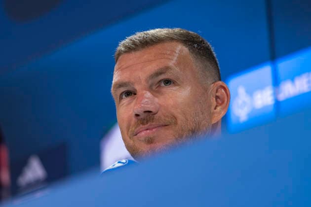 04.08.2026, Vorstellung von Edin Dzeko (FC Schalke 04). Gelsenkirchen Veltins Arena NRW Deutschland xRHR-FOTO DEx Copyright: DennisxEwert RHR-FOTOx RHR-FOTO DE