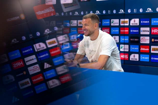 04.08.2026, Vorstellung von Edin Dzeko (FC Schalke 04). Gelsenkirchen Veltins Arena NRW Deutschland xRHR-FOTO DEx Copyright: DennisxEwert RHR-FOTOx RHR-FOTO DE
