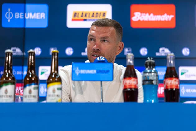 04.08.2026, Vorstellung von Edin Dzeko (FC Schalke 04). Gelsenkirchen Veltins Arena NRW Deutschland xRHR-FOTO DEx Copyright: DennisxEwert RHR-FOTOx RHR-FOTO DE