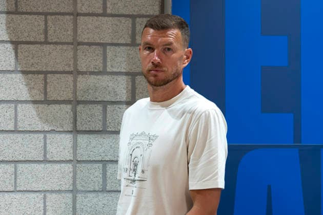 04.08.2026, Vorstellung von Edin Dzeko (FC Schalke 04). Gelsenkirchen Veltins Arena NRW Deutschland xRHR-FOTO DEx Copyright: DennisxEwert RHR-FOTOx RHR-FOTO DE