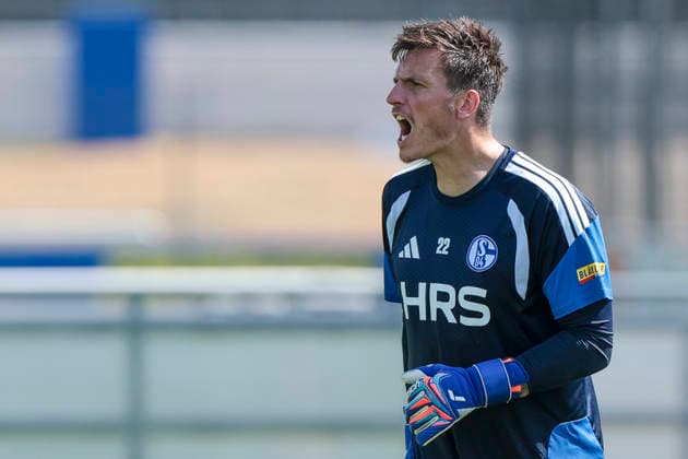 04.08.2026, Fussball, Training des FC Schalke 04. Torwart Kevin Müller (FC Schalke 04) gibt laute Anweisungen. Gelsenkirchen Trainingsgelände FC Schalke 04 NRW Deutschland xRHR-FOTO YYx Copyright: RHR-FOTOx RHR-FOTO YY