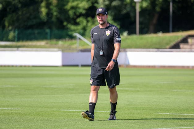 04.08.2026, Deutschland, Grassau, Fußball Bundesliga, Saison 2026 2027, Trainingslager VfB Stuttgart, VfB Trainer Sebastian Hoeneß