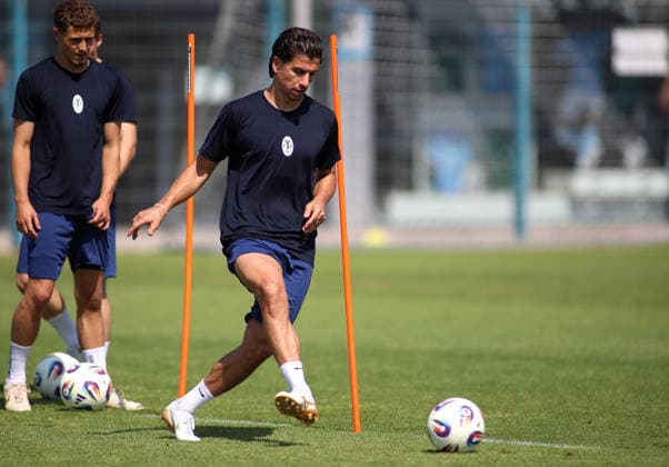 Fussball, Herren, Regionalliga Bayern, Saison 2026 2027, TSV 1860 München, Training Tunay Deniz (TSV 1860 München) spielt einen Ball