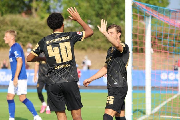 04.08.2026, Fussball, Herren, Testspiel, Saison 2026 2027, Racing Straßburg - SV 07 Elversberg, Torjubel zum 0:1, Torschütze: Francis Onyeka (SV 07 Elversberg) Haguenau Parc des Sports de Haguenau Grand Est Frankreich (FRA) Copyright: xSebastianxBachx