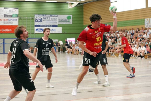 04.08.2026, xovx, Handball Lindencup, HSG Linden - HSG Wettenberg v.l. Patrick Piesch (HSG Linden), Luca Weimer (HSG Linden), Tristan Schepp (HSG Wettenberg), Maduwike Okpara (HSG Linden), Aron Weiße (HSG Wettenberg) Linden Stadthalle Hessen Deutschland (DE)
