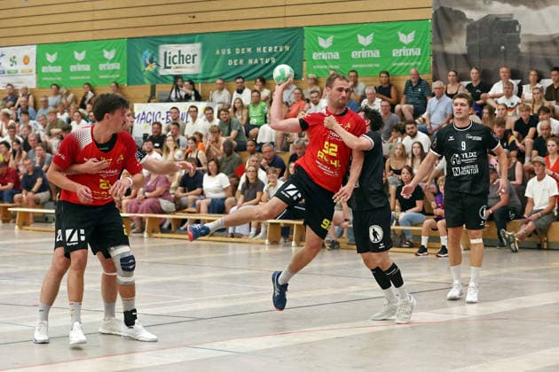 04.08.2026, xovx, Handball Lindencup, HSG Linden - HSG Wettenberg v.l. Patrick Piesch (HSG Linden), Tristan Schepp (HSG Wettenberg), Aron Weiße (HSG Wettenberg), Luca Weimer (HSG Linden), Moritz Schmeel (HSG Linden) Linden Stadthalle Hessen Deutschland (DE)