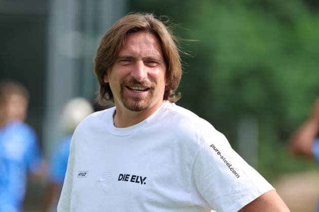 04.08.2026, Fussball, Herren, Testspiel, Saison 2026 2027, Racing Straßburg - SV 07 Elversberg, Trainer Vincent Wagner (SV 07 Elversberg) Haguenau Parc des Sports de Haguenau Grand Est Frankreich (FRA) Copyright: xSebastianxBachx