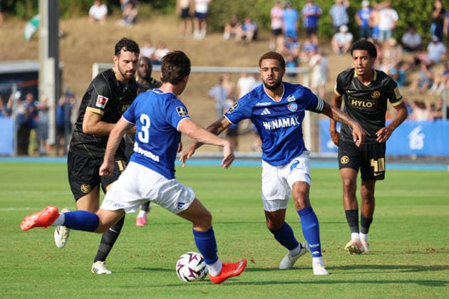 04.08.2026, Fussball, Herren, Testspiel, Saison 2026 2027, Racing Straßburg - SV 07 Elversberg, Luca Pfeiffer (SV 07 Elversberg), Ben Chilwell (Racing Straßburg) Haguenau Parc des Sports de Haguenau Grand Est Frankreich (FRA) Copyright: xSebastianxBachx